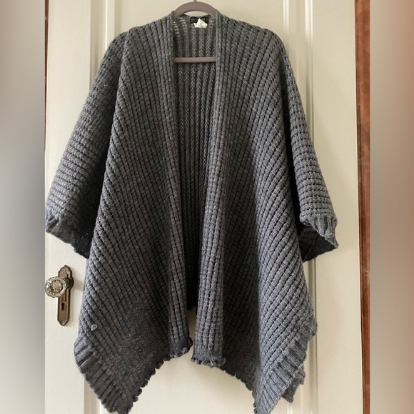 Italian Wool Cardigan Shawl - Picture 2 of 4